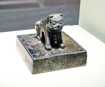 揭秘电话推销江湖：每天拨200个电话 标记客户等级